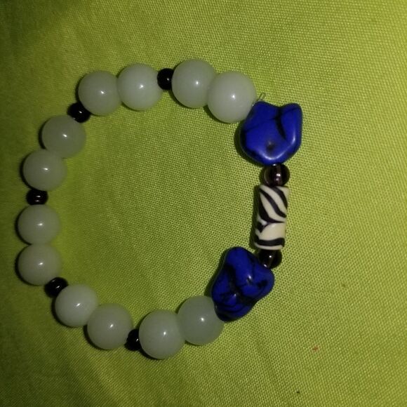 Glow in the dark Dvprofessions custom bracelet creations - Picture 7 of 9